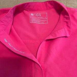 Figs shocking pink Rafaela top size small